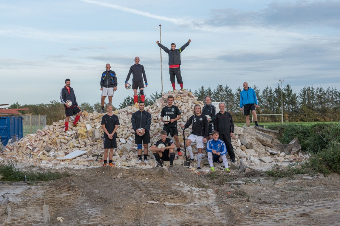 Abriss Umkleiden Hund BK