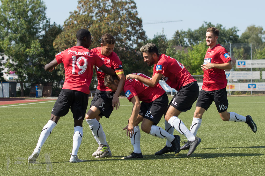 OL18-19_20180819_008_TSG_-_FCGuetersloh_Hin_IMGP9160.jpg
