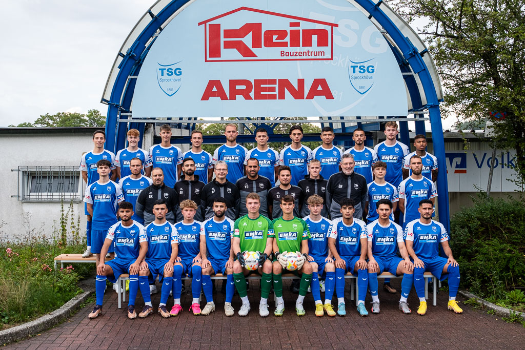 TSG Sprockhövel 1881 -- Oberligamannschaft 2023-24  
Obere Reihe v.l.: Simon Hendel, Mick Steffens, Levin Müller, Max Michels, Maximilian Dagott, Yunus Emre Cakir, Denizhan Yazici, Ishak Dogan, Agon Arifi, Ron Klinger, Joshua Perea Torres  
Mittlere Reihe v.l.: Aleksander Gudalovic, Dominik Wasilewski, Erdinc Kulaoglu (Physio), Atakan Göksu (Videoanalyst), Torsten Fuchs (Betreuer), Yakup Göksu (Trainer), Tim Joppe(Co-Trainer), Philipp Stambor (Betreuer), Eckhard Hülser (Torwarttrainer), Felix Gunnar Sauer, Marcel Weiß  
Untere Reihe v.l.: Deniz Duran, Dimitrios Papadopoulos, Kjell Friedenberg, Mohammed Sardar Mousa, Philipp Knälmann, Hendrick Höh, Anthony Boehm, Farid Kiyan Gilani, Berkant Canbulut, Emre Yesilova